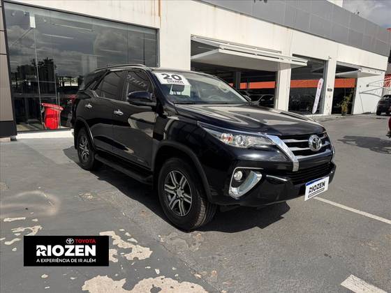TOYOTA HILUX SW4 2.7 SRV 7 LUGARES 4X2 16V FLEX 4P AUTOMÁTICO TOYOTA HILUX SW4 2.7 SRV 7 LUGARES 4X2 16V FLEX 4P AUTOMÁTICO